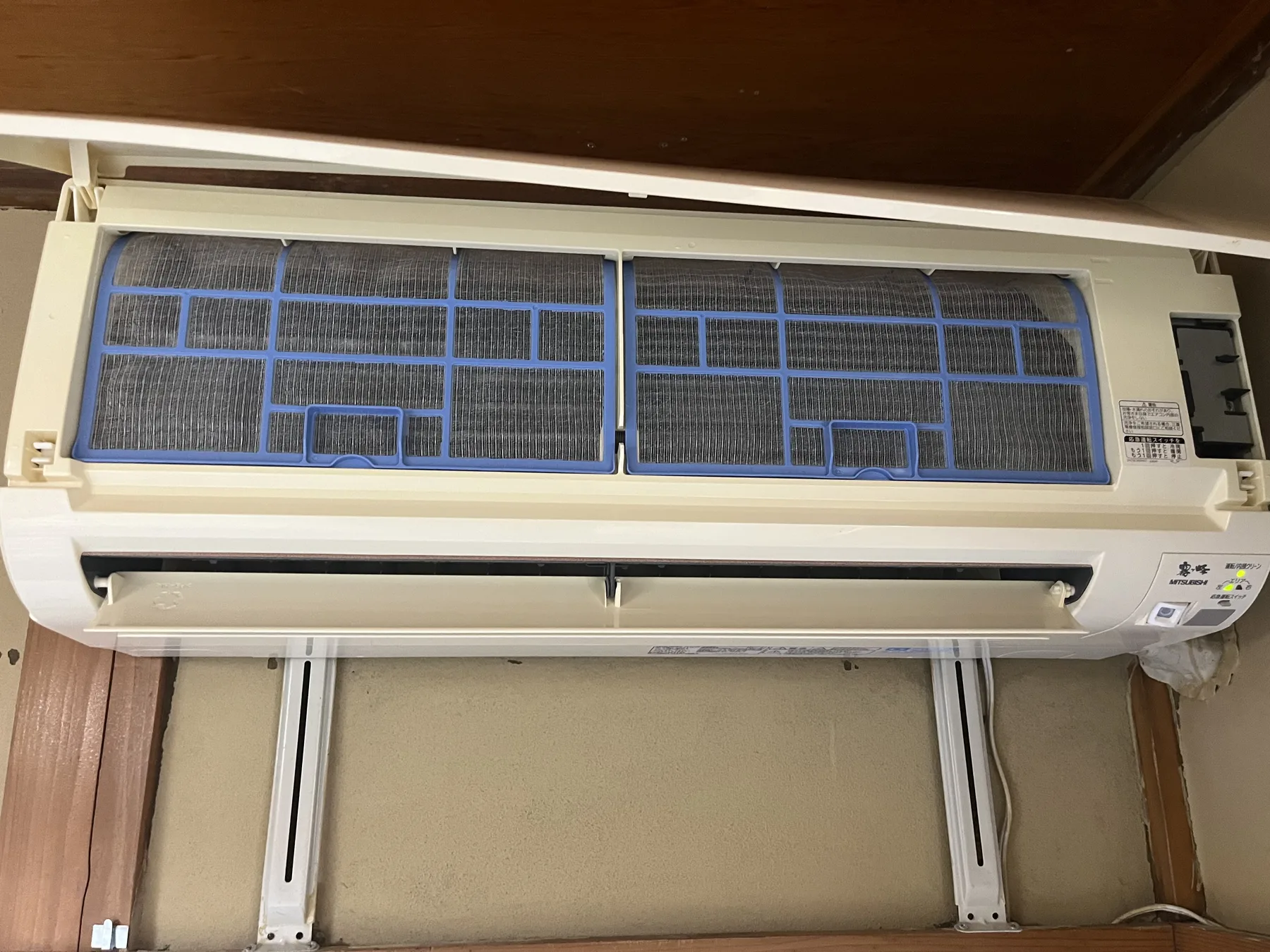 大河原町でクリーニングした家庭用壁掛けエアコンの作業前