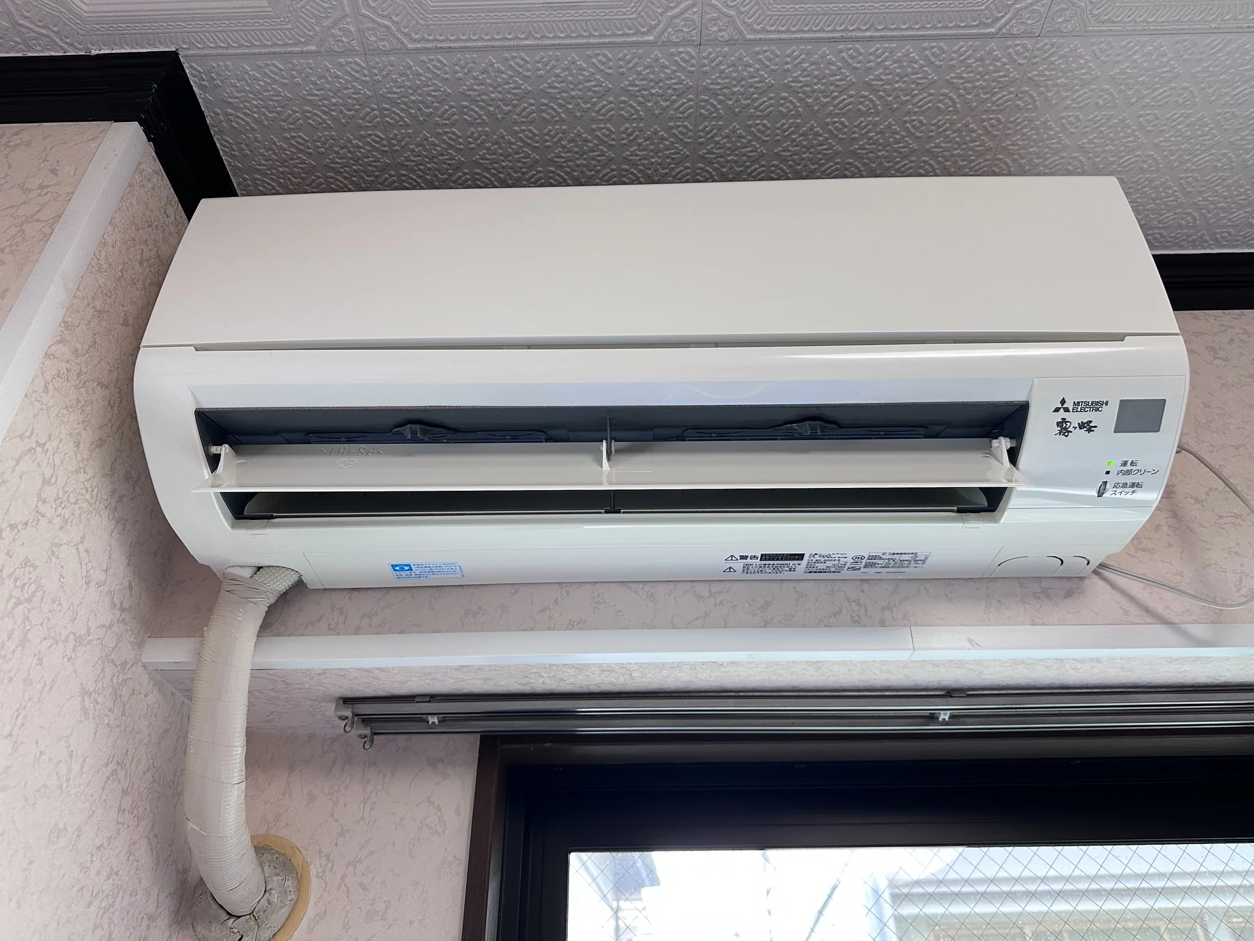 洗浄と組み立てが完了した三菱電機製家庭用エアコン